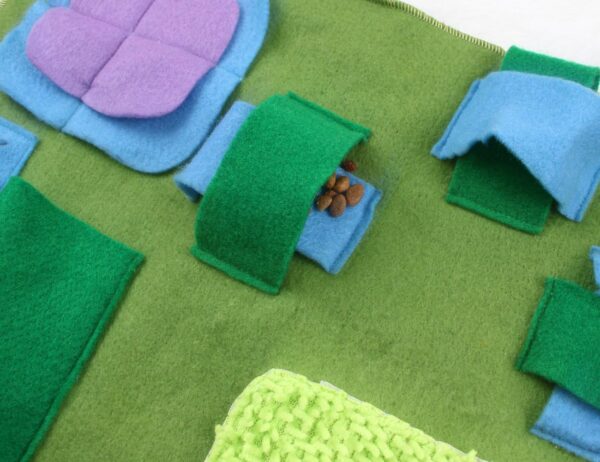 IFOYO Dog Feeding Mat, Dog Snuffle Mat Small Dog Training Pad Pet Nose Work Blanket Non Slip Pet Activity Mat for Foraging Skill, Stress Release Ideal for Dogs (S, Green, 17.7x19.7in / 45x50cm) - Image 8